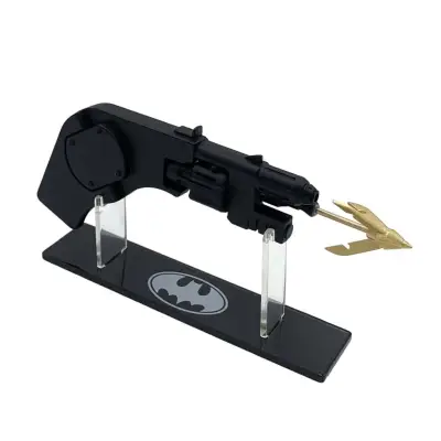 Figurine DC Comics batman grapple launcher scaled prop rep